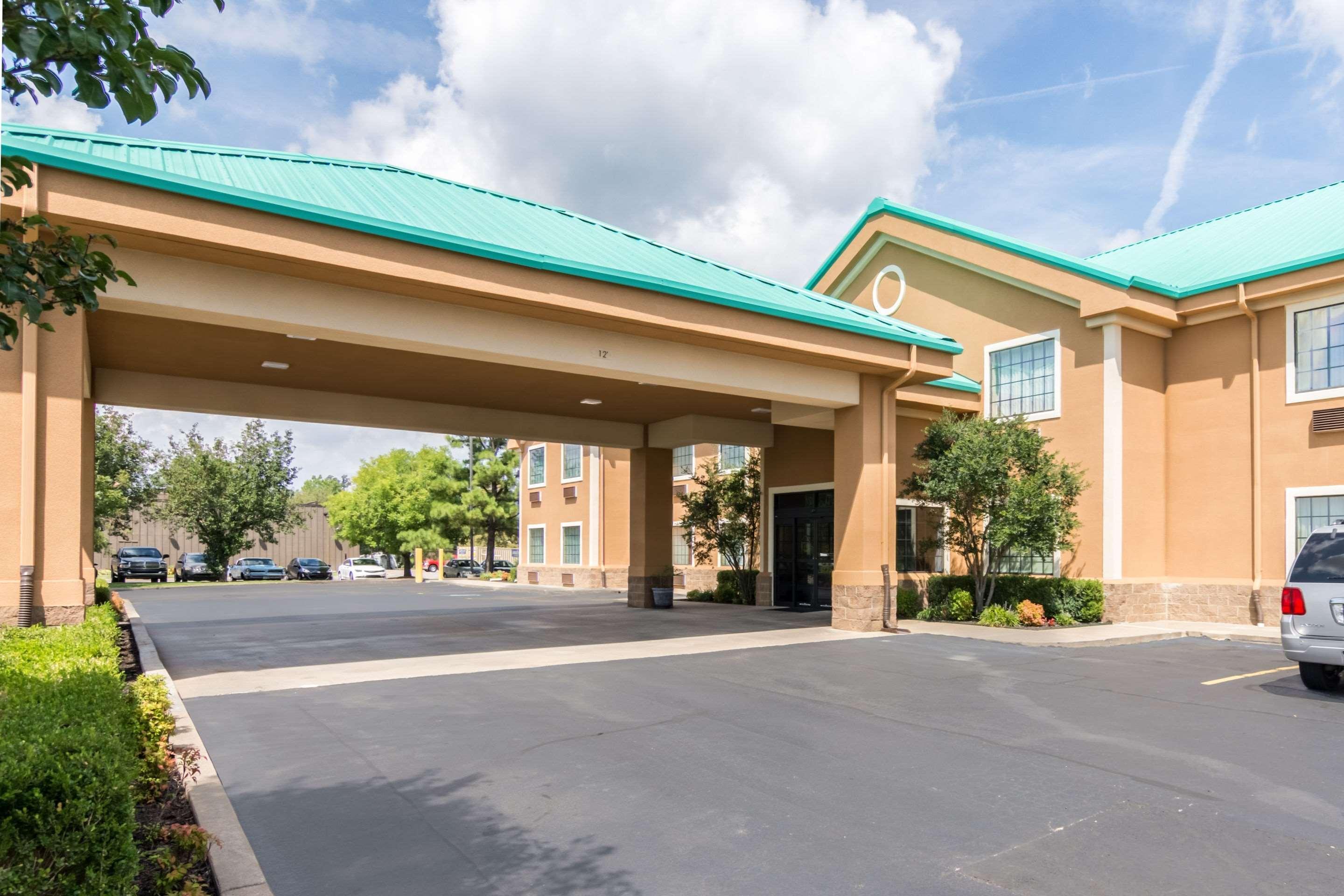 Quality Inn & Suites Alma - Fort Smith Northeast Exterior photo